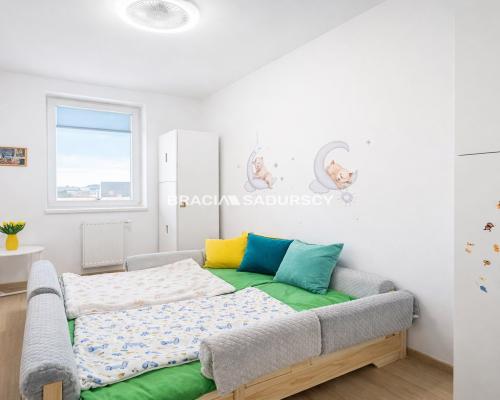 Duże mieszkanie z dwoma balkonami i parkingiem.