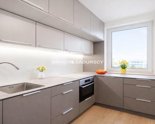 Duże mieszkanie z dwoma balkonami i parkingiem.