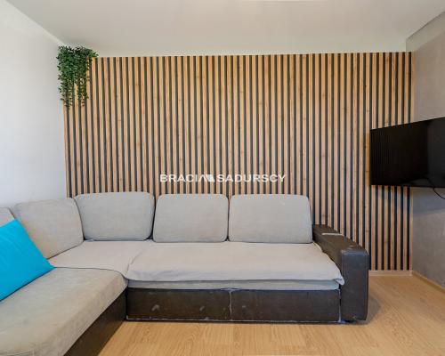 Duże mieszkanie z dwoma balkonami i parkingiem.