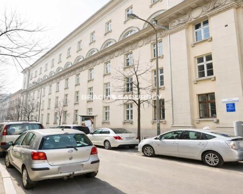 Jasne przestronne mieszkanie na Starym Mieście.