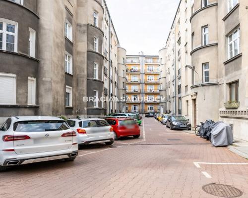Jasne przestronne mieszkanie na Starym Mieście.