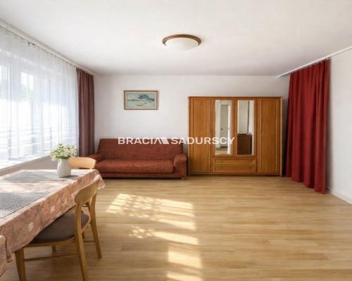 KAWALERKA  Z WYDZIELONĄ SYPIALNIĄ 35 M2 OLSZA