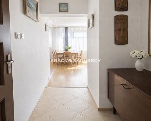 KAWALERKA  Z WYDZIELONĄ SYPIALNIĄ 35 M2 OLSZA