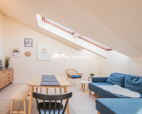 Klimatyczne mieszkanie 2 pokojowe,piwnica w cenie.