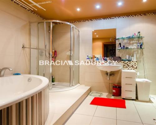 Eleganckie mieszkanie w zabytkowej kamienicy