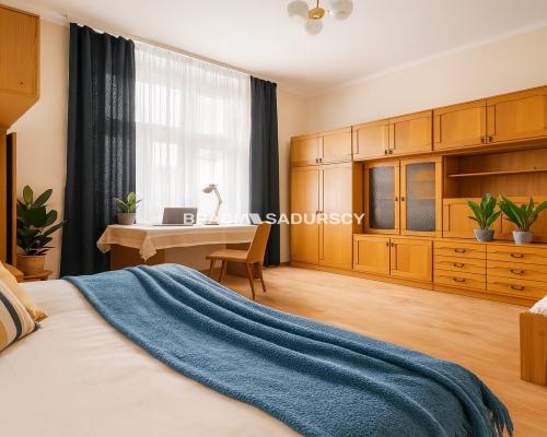 Na sprzedaż wyjątkowe mieszkanie inwestycyjne na Starym Mieście w okolicach Poczty Głównej.     Zadbana kamienica i po