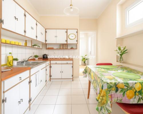 Na sprzedaż wyjątkowe mieszkanie inwestycyjne na Starym Mieście w okolicach Poczty Głównej.     Zadbana kamienica i po