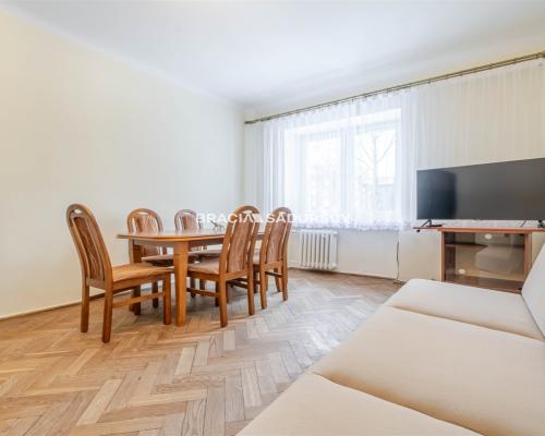 2-pokojowe z osobną kuchnią.