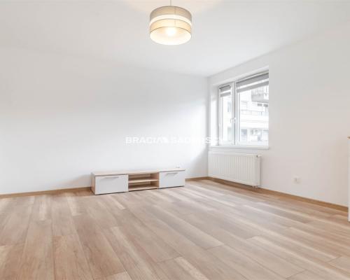 2 osobne pokoje, miejsce parkingowe, balkon