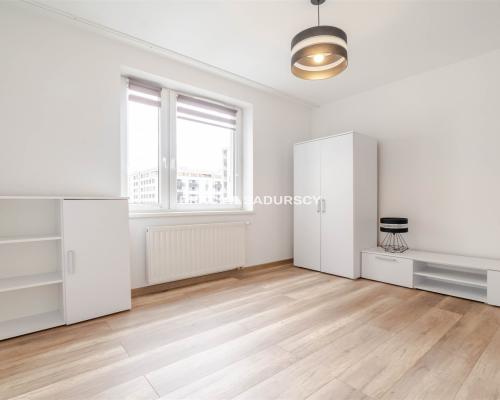 2 osobne pokoje, miejsce parkingowe, balkon