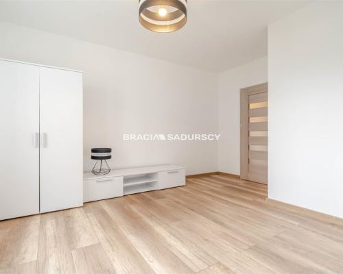 2 osobne pokoje, miejsce parkingowe, balkon