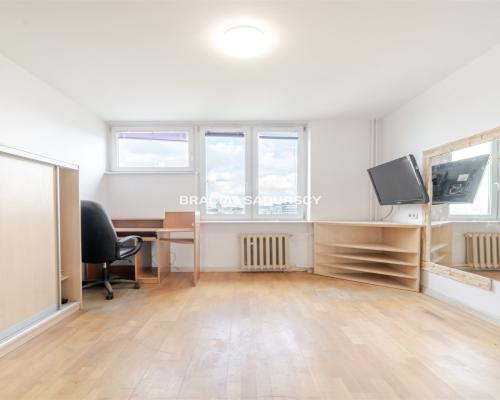 Kawalerka 23 m² | 9. piętro | Dąbie | okolice al. Pokoju   Na sprzedaż mieszkanie o powierzchni użytkowej 23 m², po