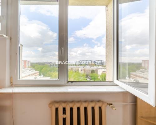 Kawalerka 23 m² | 9. piętro | Dąbie | okolice al. Pokoju   Na sprzedaż mieszkanie o powierzchni użytkowej 23 m², po