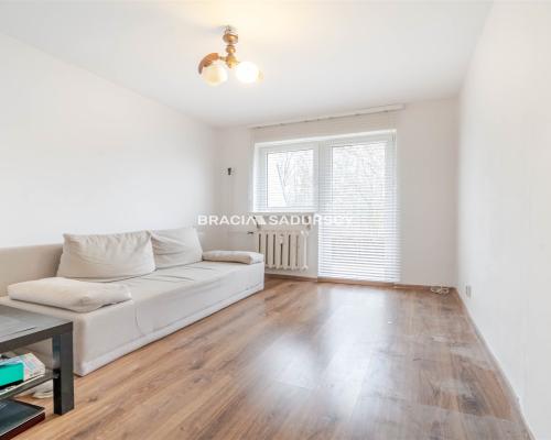 3 pokojowe os Kazimierzowskie.