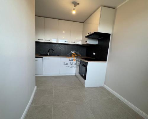 Szukasz mieszkania, które łączy nowoczesny design z doskonałą lokalizacją? To wyjątkowe, 2-pokojowe lokum o powierzchni  42 m&s