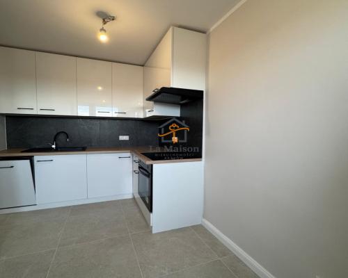 Szukasz mieszkania, które łączy nowoczesny design z doskonałą lokalizacją? To wyjątkowe, 2-pokojowe lokum o powierzchni  42 m&s