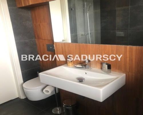 ATRAKCYJNY APARTAMENT 2 POKOJOWY           KROWODRZA  GÓRKA- panorama              Oferujemy do wynajmu bardzo atrakcyjny dw