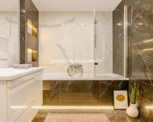 Wygodny elegancki apartament w centrum.