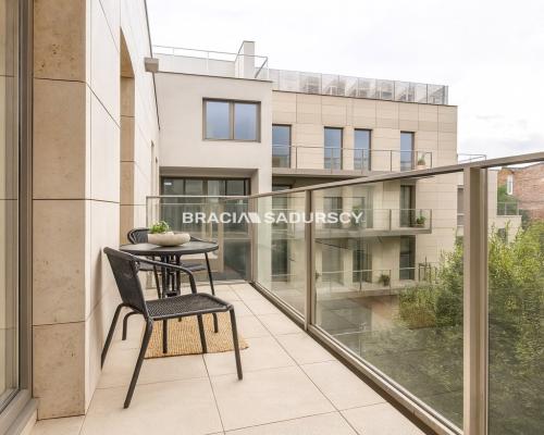 Wygodny elegancki apartament w centrum.