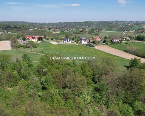 Działka rolna z drewnianym domem Nowa Wieś