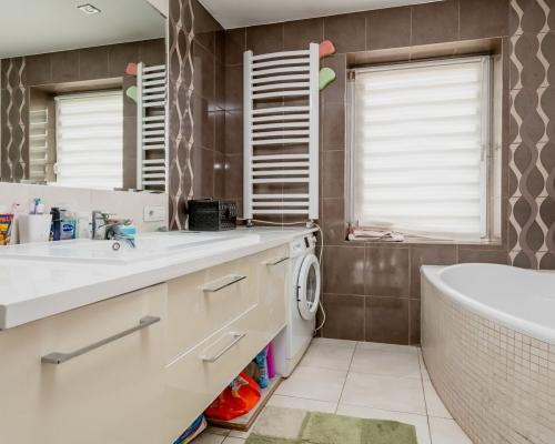 Dom 2 piętrowy, ogród