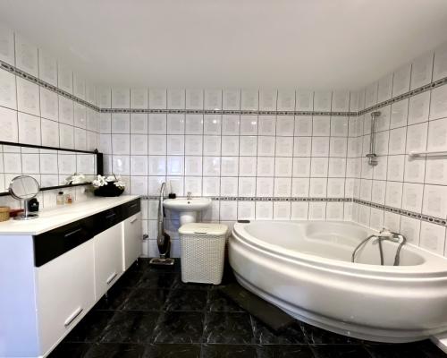 Dom szeregowy z lokalem usługowym