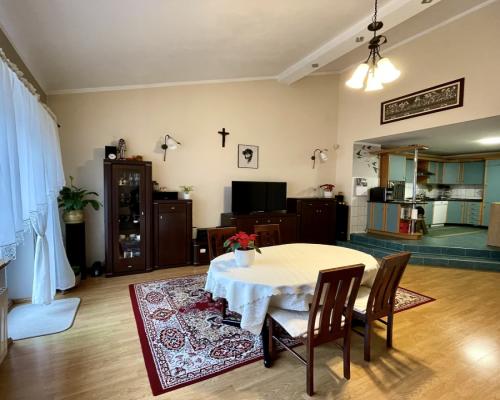 Dom szeregowy z lokalem usługowym