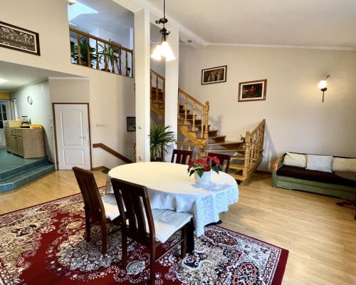 Dom szeregowy z lokalem usługowym