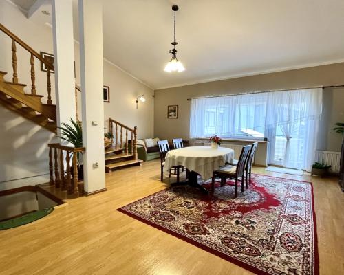 Dom szeregowy z lokalem usługowym