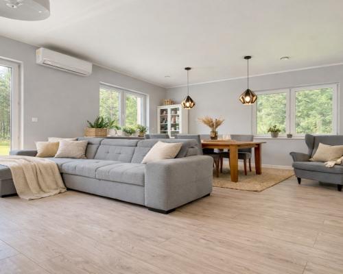 Dom w otulinie lasu blisko miasta