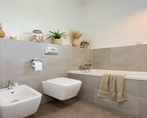 Dom w otulinie lasu blisko miasta