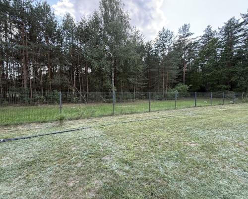 Dom w otulinie lasu blisko miasta