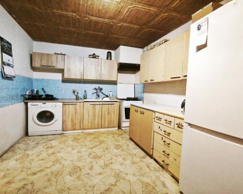 Dom z zabudowie szeregowej, do remontu