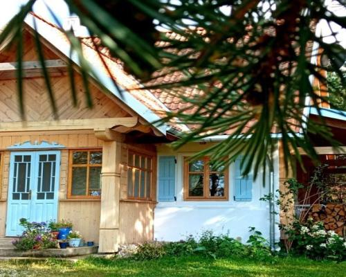 Dwa domy blisko jeziora – Serwy, gm. Płaska