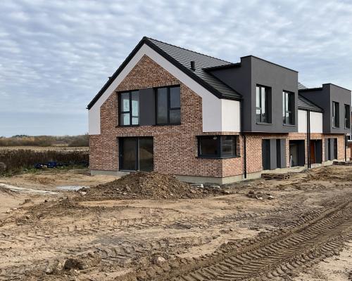 Bliźniak 10 minut od miasta.