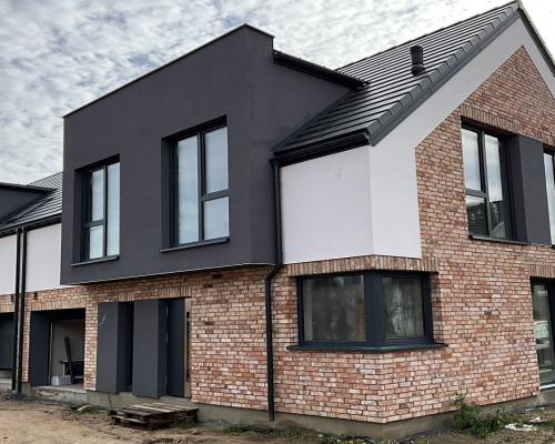 Bliźniak 10 minut od miasta.