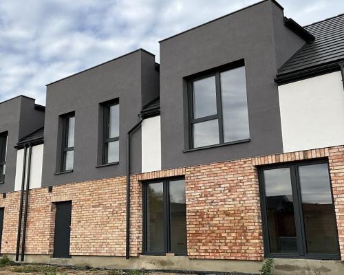 Bliźniak 10 minut od miasta.