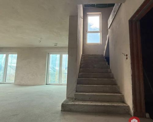 Bliźniak 10 minut od miasta.