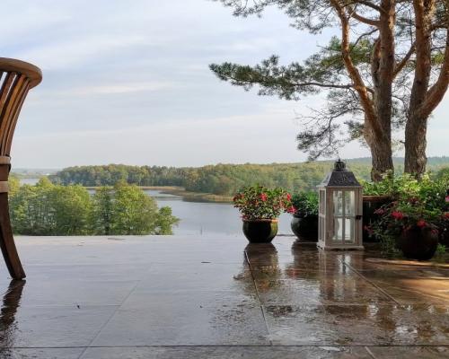 Dom nad jeziorem Pobondzie