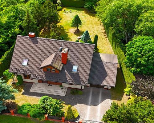 Dom z dużym ogrodem