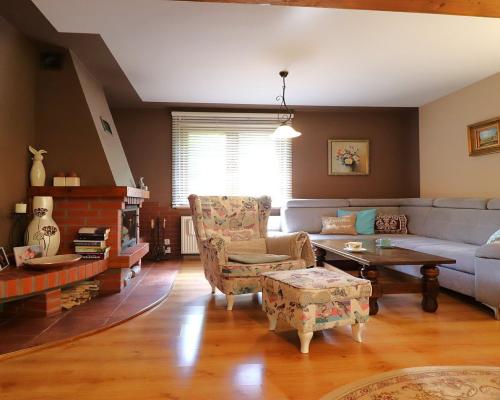 Dom z dużym ogrodem