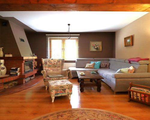 Dom z dużym ogrodem