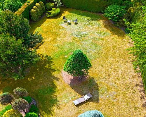 Dom z dużym ogrodem