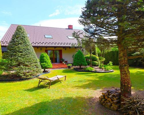 Dom z dużym ogrodem