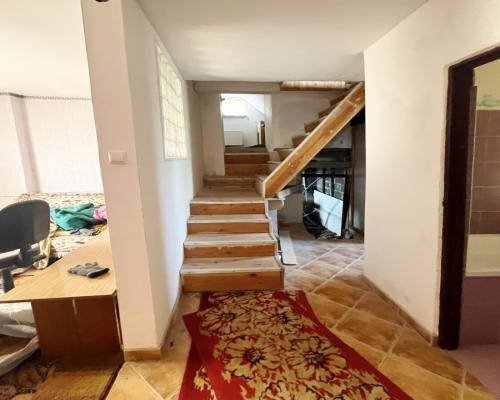 Dom,  hala, działka. Nieruchomość do wykończenia.