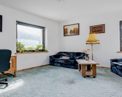 Dom w otulinie lasu blisko miasta