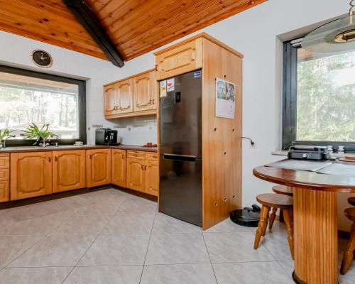 Dom w otulinie lasu blisko miasta