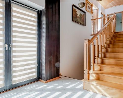 Dom w otulinie lasu blisko miasta