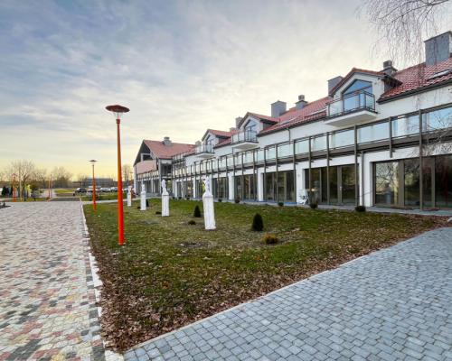 Supraśl. Lokale w centrum uzdrowiska.