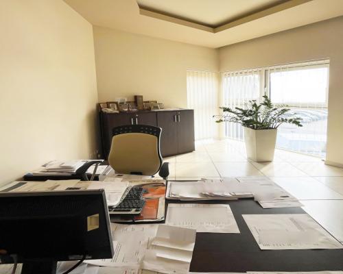 Powierzchnia handlowo biurowa z placem